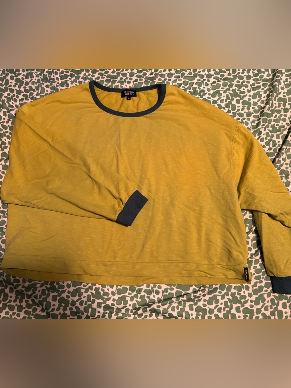 Dropped-Shoulder Cropped Yellow Crewneck Sweatshirt with Navy Trim
